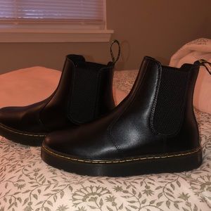 Worn twice Dr.Martens leather Chelsea boots
